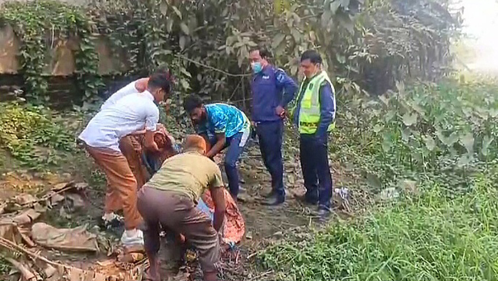 ঢাকা-আরিচা মহাসড়কের পাশে পড়ে ছিল অজ্ঞাত যুবকের লাশ