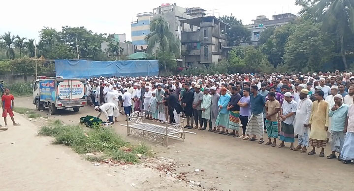 কলকাতায় অগ্নিকাণ্ডে নিহত: সাভারে বাবুর দাফন সম্পন্ন, স্বজনদের আহাজারি
