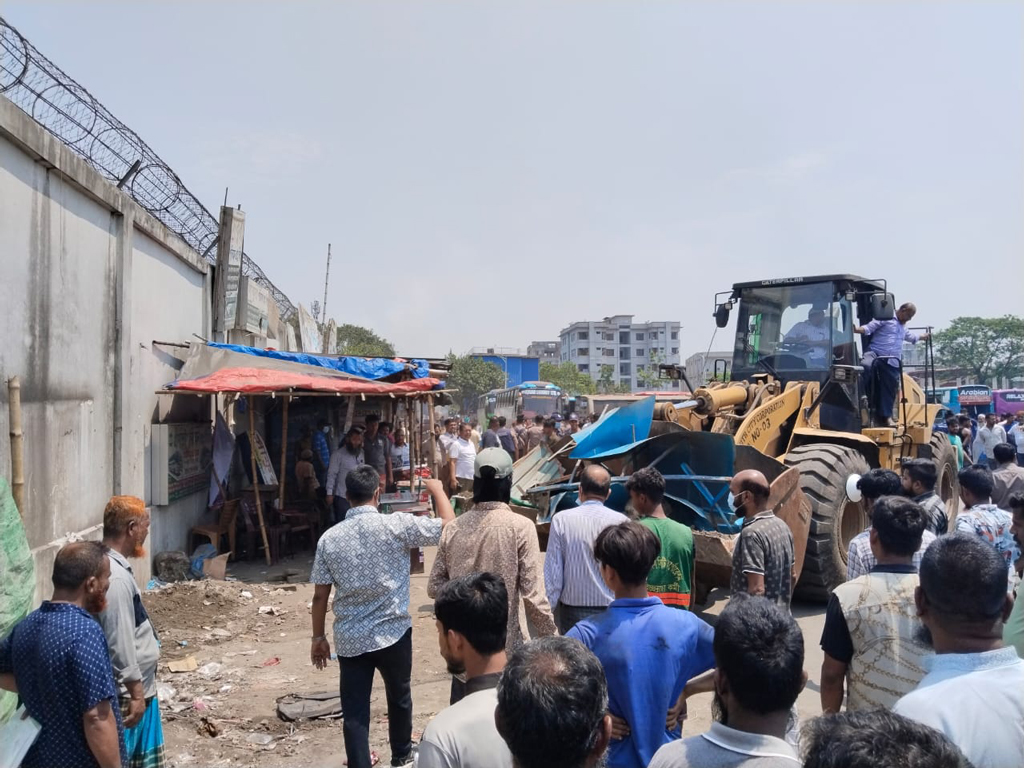 সায়েদাবাদ ও টিকাটুলিতে ২১টি অবৈধ স্থাপনা উচ্ছেদ ডিএমপির