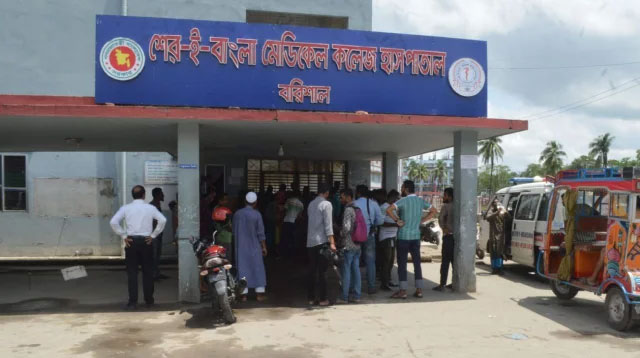 বরিশালে যুবকের লাশ হাসপাতালে রেখে পলায়ন, শরীরে পোড়া দাগ, গ্রেপ্তার ৩