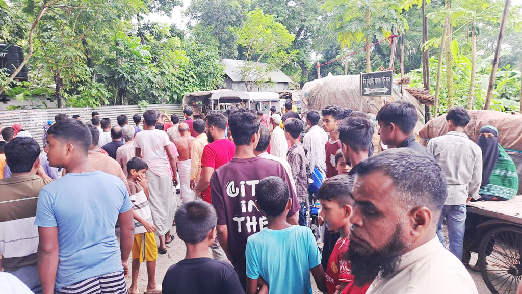 শিবচরে তালাবদ্ধ ঘরে বৃদ্ধার গলাকাটা লাশ