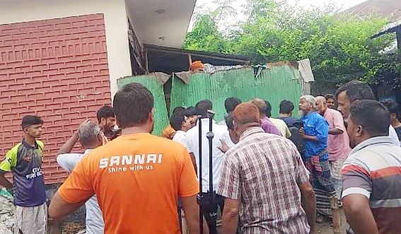 সংবাদ সংগ্রহকালে চ্যানেল ওয়ানের প্রতিবেদকের ওপর চেয়ারম্যান বাহিনীর হামলা