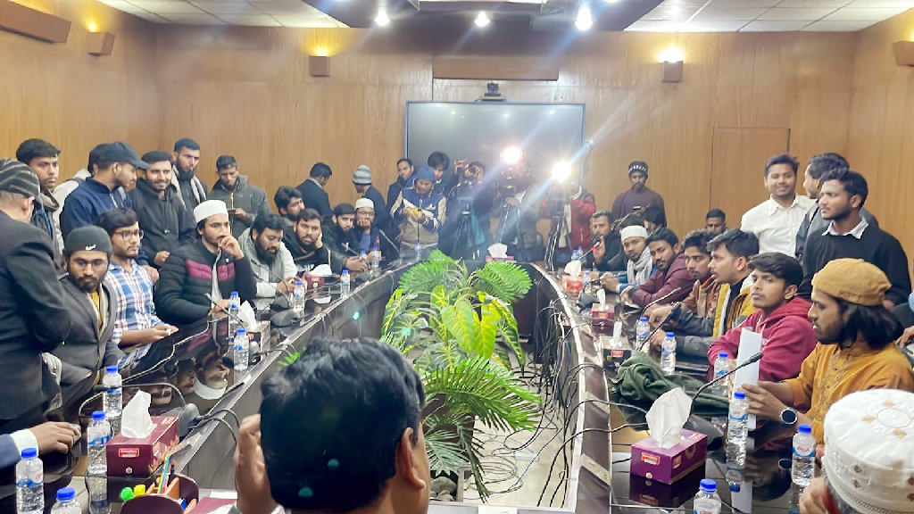 আন্দোলনের মুখে রাবিতে আওয়ামীপন্থী ছয় ডিনের পদত্যাগ