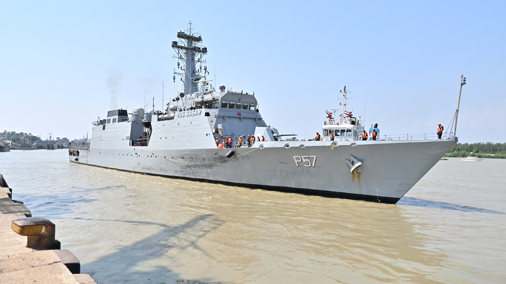 শুভেচ্ছা সফরে ভারতীয় নৌবাহিনীর জাহাজ চট্টগ্রামে