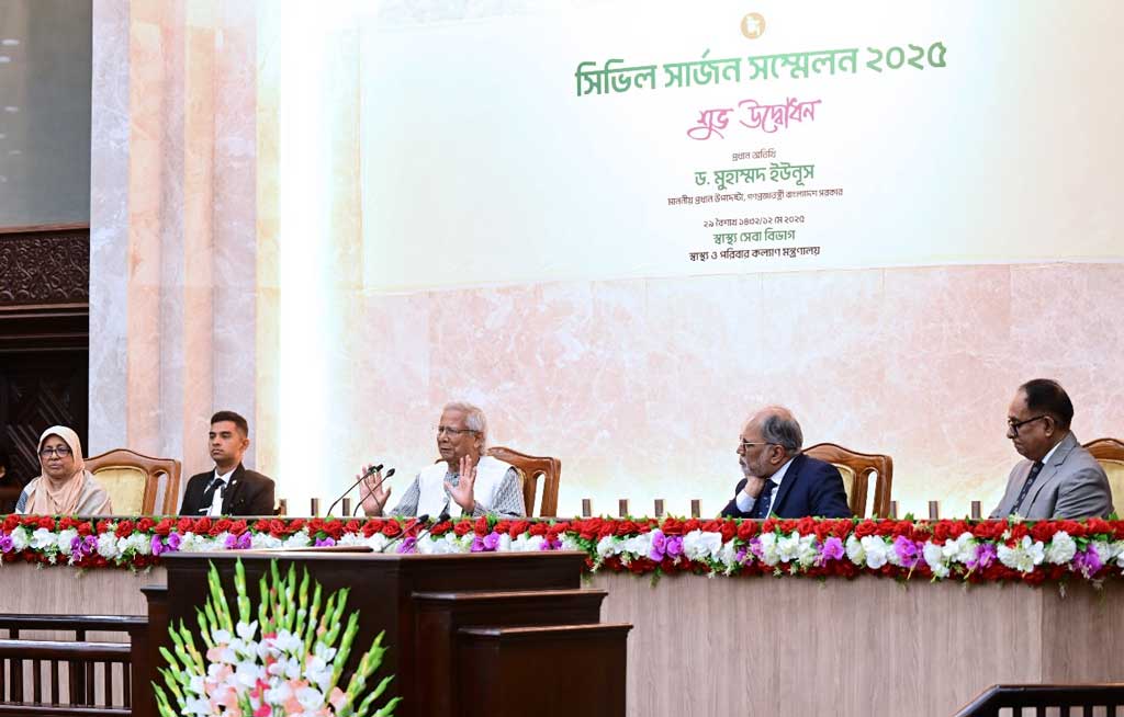 সিভিল সার্জন সম্মেলন-২০২৫ এর উদ্বোধনী অনুষ্ঠানে প্রধান উপদেষ্টা। ছবি: আজকের পত্রিকা