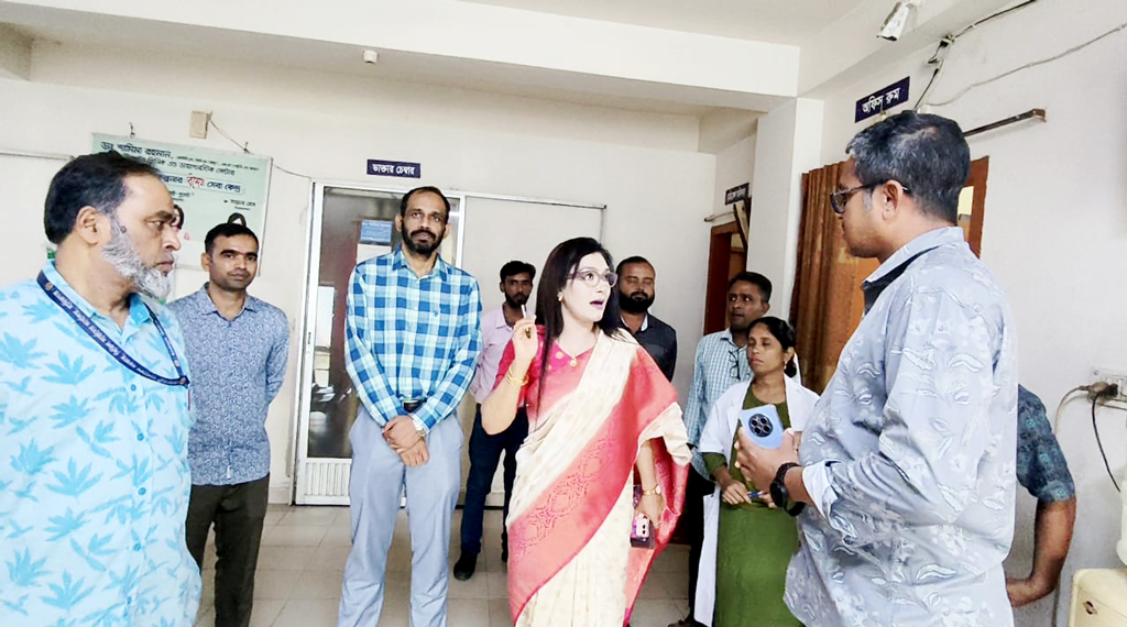 সিংগাইরে স্বাস্থ্যসেবা প্রতিষ্ঠানে সিভিল সার্জনের অভিযান, দুই ডায়াগনস্টিক সেন্টার সিলগালা