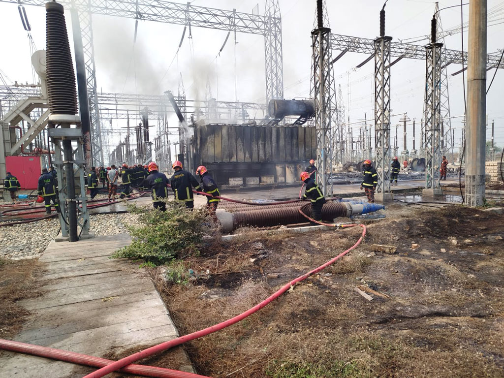 সাভারে পাওয়ার গ্রিডে বৈদ্যুতিক স্পার্ক থেকে আগুন, পুড়ে গেছে ট্রান্সফর্মার