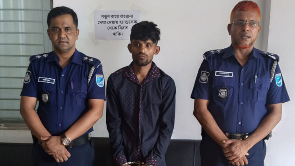সাভারে বিদেশি পিস্তল-গুলিসহ আটক ১