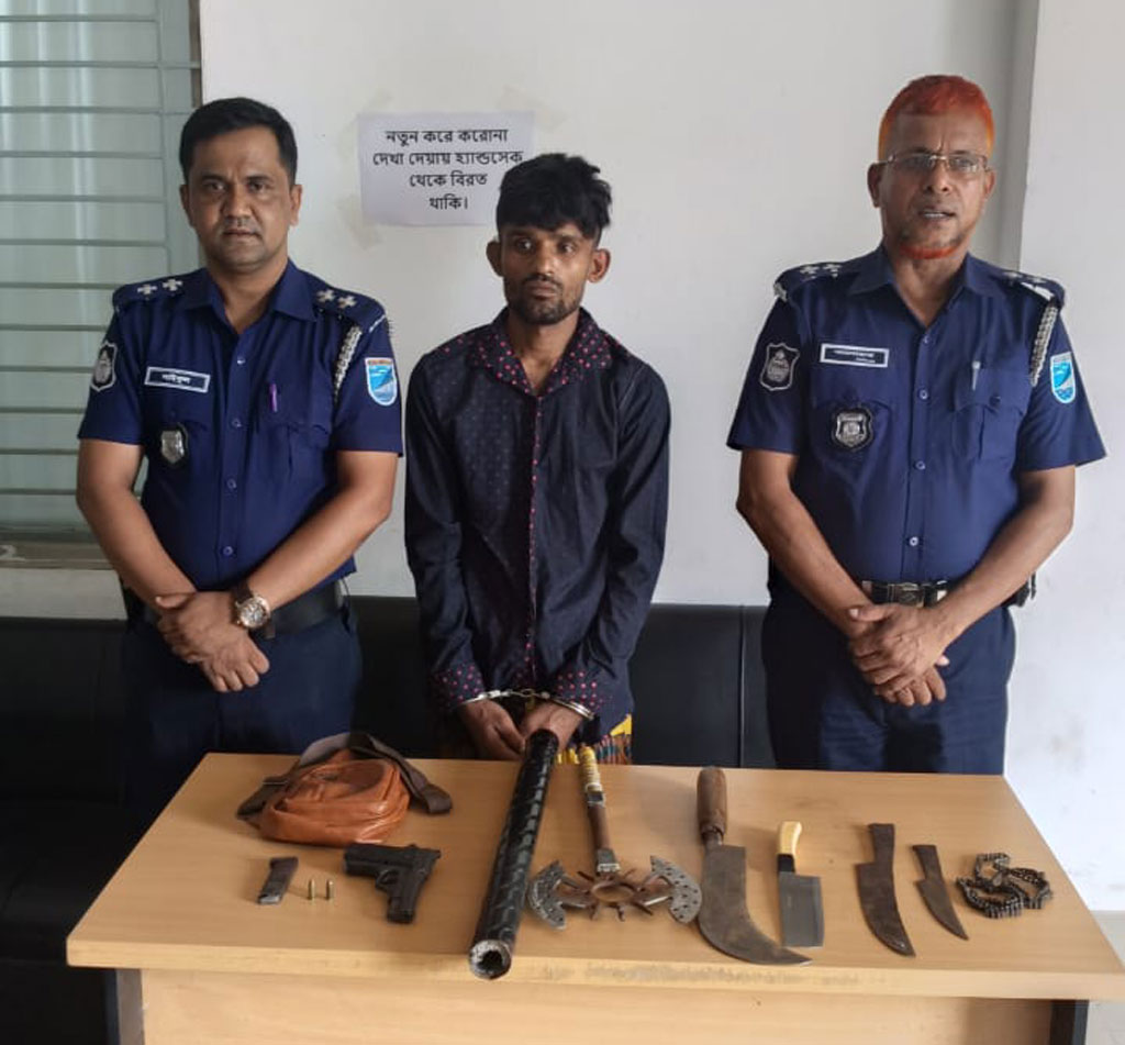 সাভারের আশুলিয়ায় শামীম শেখ ওরফে মুন্না শেখ (২৫) নামের এক ব্যক্তিকে বিদেশি পিস্তলসহ আটক করেছে পুলিশ। ছবি: আজকের পত্রিকা