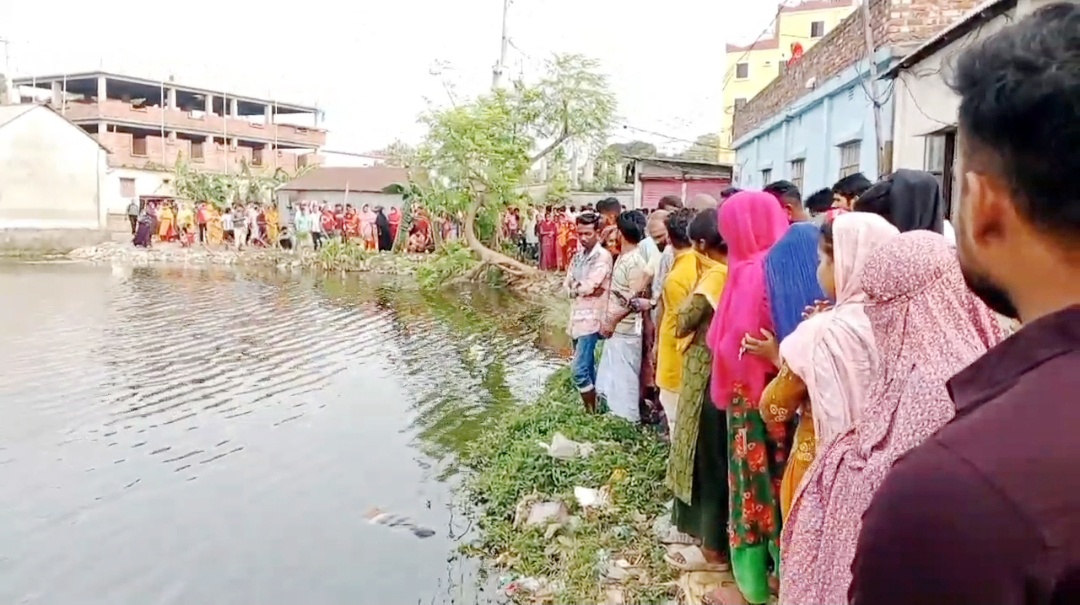সাভারে পুকুরে ভাসছিল দুই শিশুর মরদেহ
