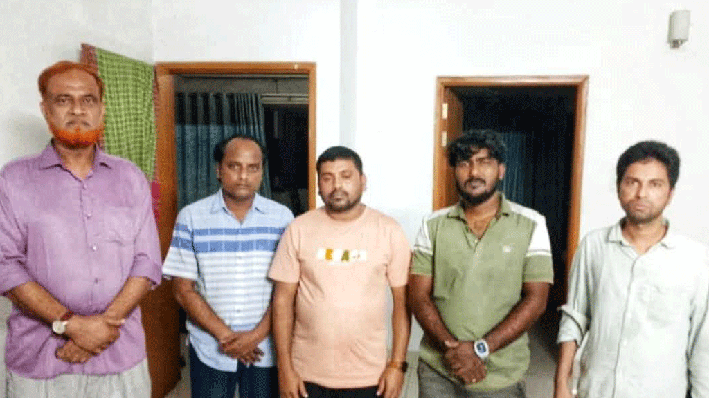 ধামরাইয়ের সাবেক উপজেলা পরিষদ চেয়ারম্যানসহ ৫ আ.লীগ নেতা গ্রেপ্তার