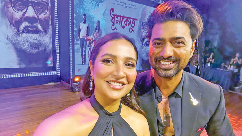 এক দশক পর পাশাপাশি দেব-শুভশ্রী