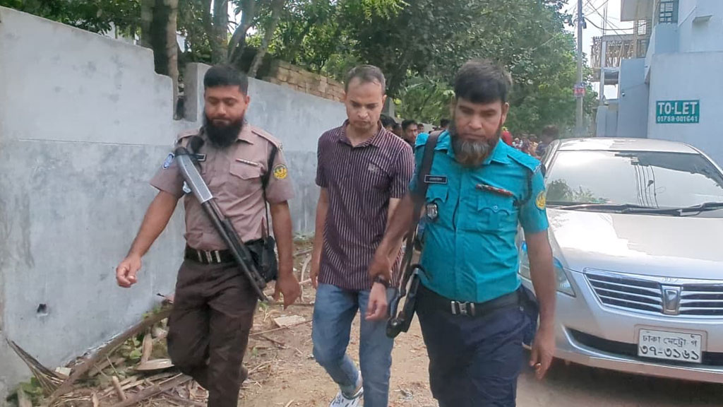নারীসহ ফ্ল্যাটে আটক সেই পুলিশ পরিদর্শককে ছেড়ে দিল আরএমপি
