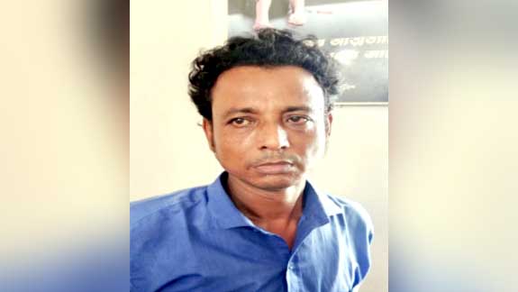 ১০ মাসের অন্তঃসত্ত্বা স্ত্রীকে পুড়িয়ে হত্যাচেষ্টার অভিযোগে স্বামী আটক, মৃত সন্তানের জন্ম