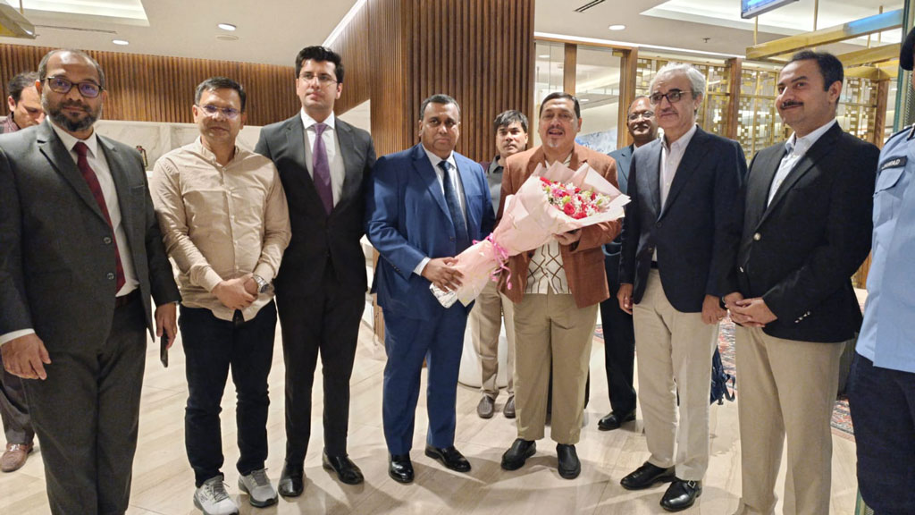পাকিস্তানে গেলেন স্বরাষ্ট্র সচিব নাসিমুল গনি