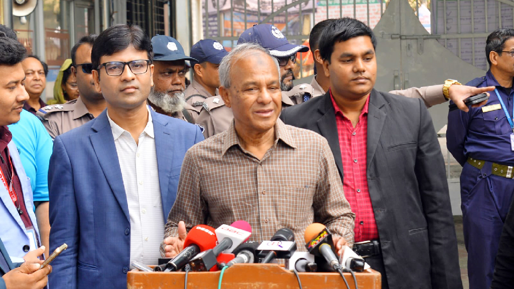 একজনের ভোট আরেকজনের দেওয়ার সম্ভাবনা খুবই কম: স্বরাষ্ট্র উপদেষ্টা