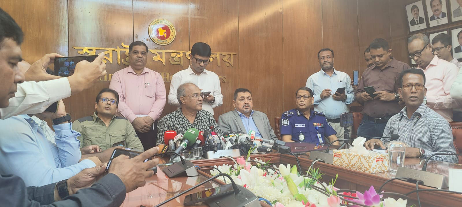 দেশ থেকে পালানো পুলিশ কর্মকর্তাদের ফিরিয়ে আনা হবে: স্বরাষ্ট্র উপদেষ্টা