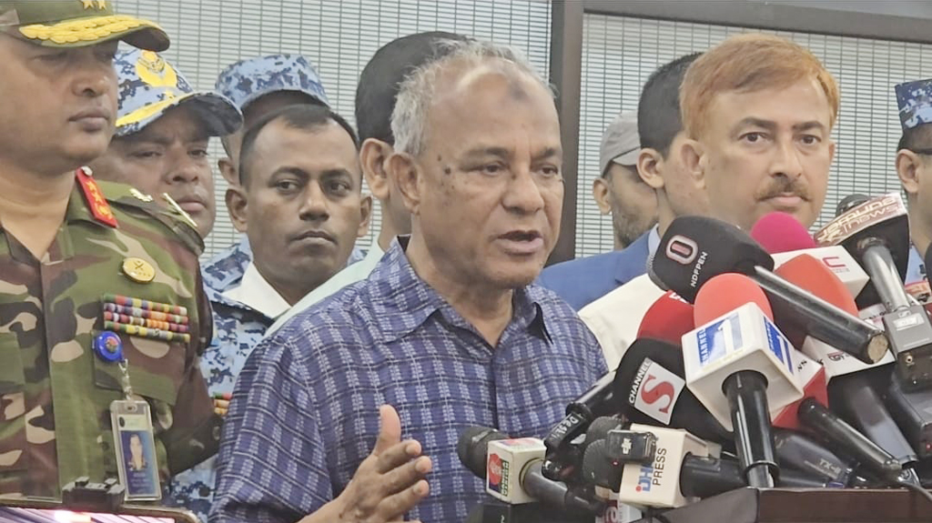 বিমানবন্দরে অগ্নিকাণ্ড তদন্তে চার দেশের বিশেষজ্ঞ আনা হচ্ছে: স্বরাষ্ট্র উপদেষ্টা
