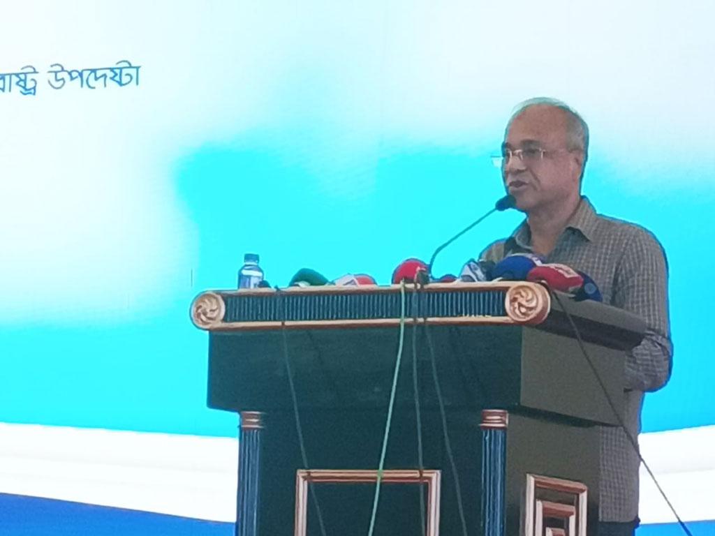 ‎রাজনৈতিক নেতাদের তেল দিয়েন না, রিজার্ভ রাখেন পরে কাজে লাগবে: ‎পুলিশকে স্বরাষ্ট্র উপদেষ্টা