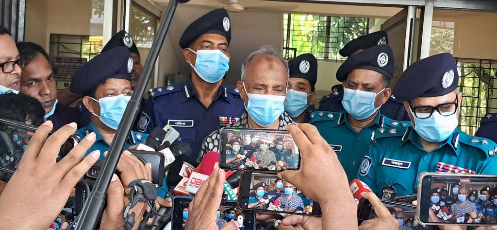 তারেক রহমানের দেশে ফিরতে কোনো বাধা নেই: স্বরাষ্ট্র উপদেষ্টা