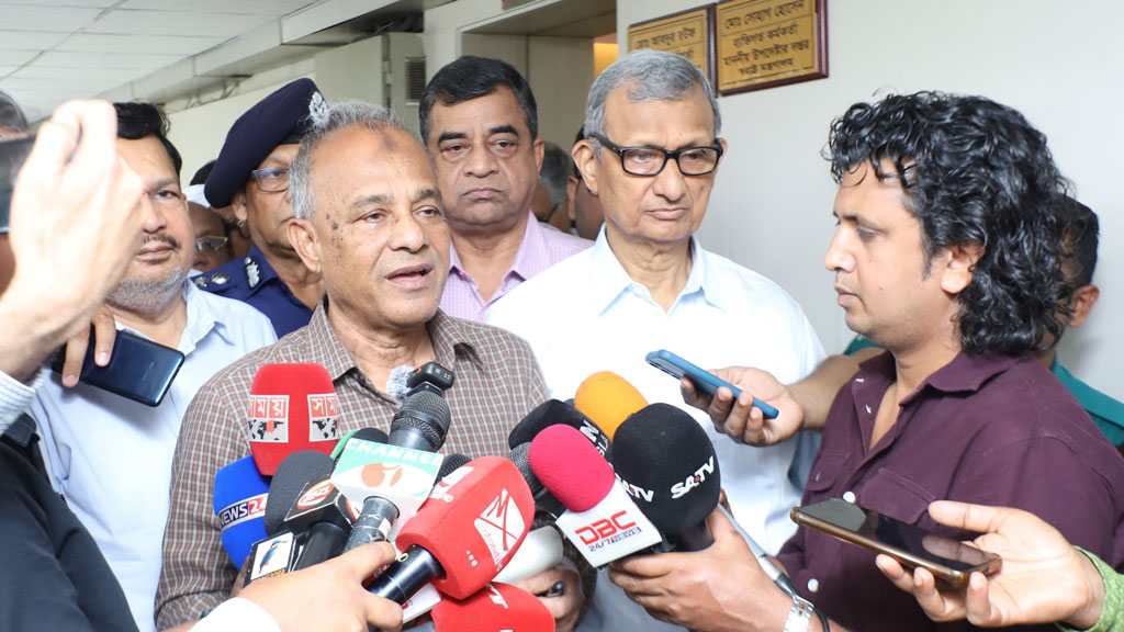 ঈদে ফিটনেসবিহীন গাড়ি সড়কে দেখলে ব্যবস্থা নেওয়া হবে: স্বরাষ্ট্র উপদেষ্টা