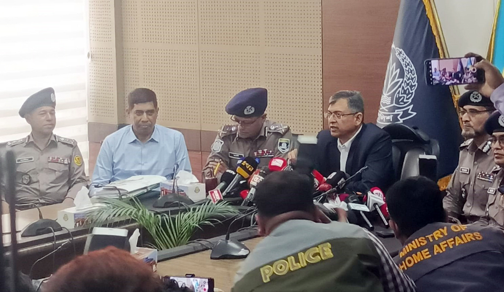 চাঁদাবাজদের তালিকা করে দ্রুত আইনের আওতায় আনা হবে: স্বরাষ্ট্রমন্ত্রী