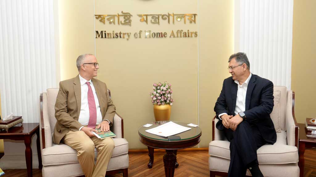 সরকার বাক্স্বাধীনতা ও ব্যক্তিগত সুরক্ষার বিষয়ে অত্যন্ত সচেতন: আইআরআইয়ের সঙ্গে বৈঠকে স্বরাষ্ট্রমন্ত্রী