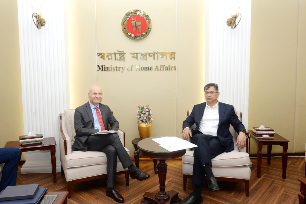 নিরাপদ অভিবাসন নিশ্চিতে ইতালির সঙ্গে কাজ করছে বাংলাদেশ: স্বরাষ্ট্রমন্ত্রী