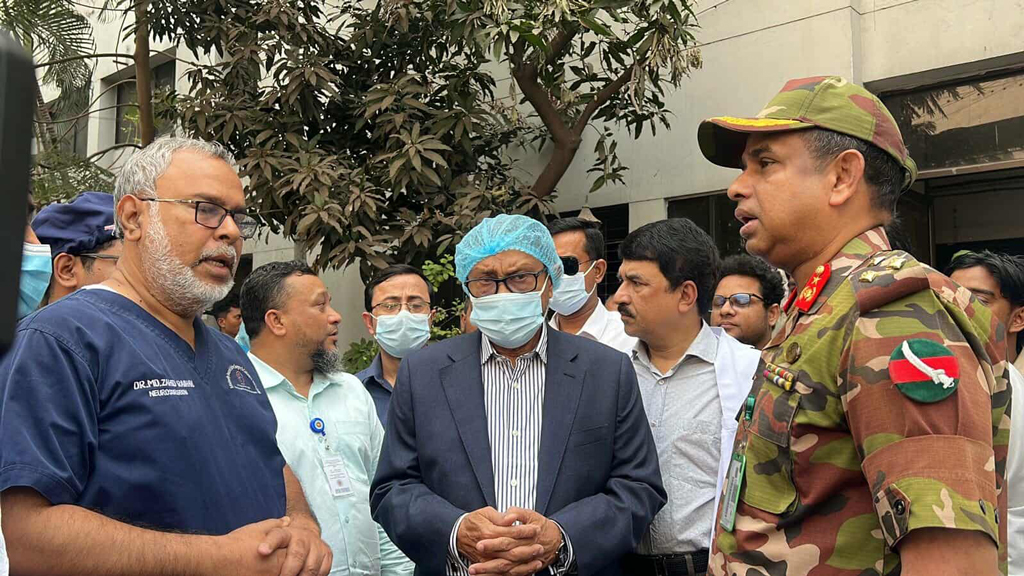 ঢাকা মেডিকেলে স্বাস্থ্যমন্ত্রীর ‘সারপ্রাইজ ভিজিট’