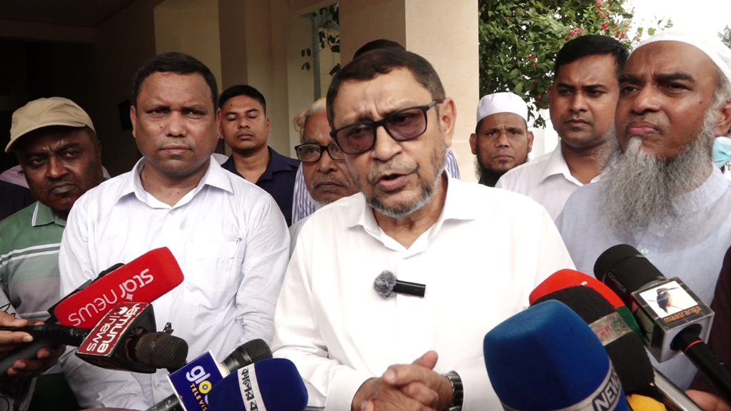 নোয়াখালী সদর হাসপাতালে ঝটিকা সফরে তত্ত্বাবধায়ক প্রত্যাহার, তোপের মুখে স্বাস্থ্যমন্ত্রী