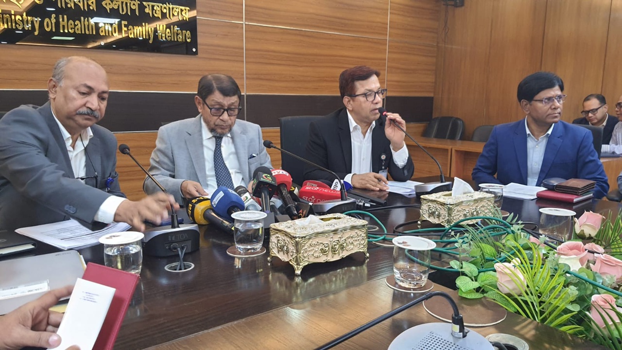 বন্যা পরিস্থিতির অবনতি, ১১ জেলার চিকিৎসাকর্মীদের ছুটি বাতিল