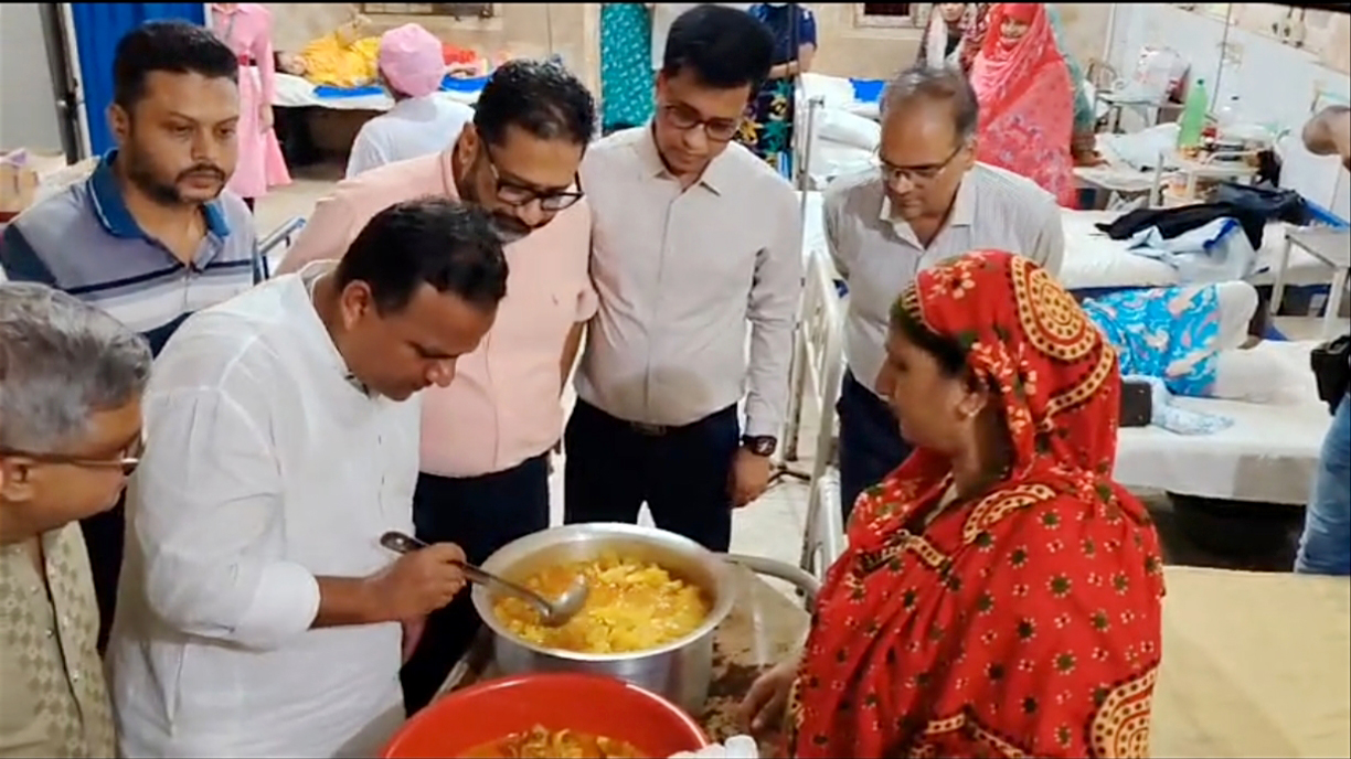 স্বাস্থ্যসেবা পরিস্থিতি দেখতে পিরোজপুর জেলা হাসপাতালে নৌ পরিবহন ও গণপূর্ত প্রতিমন্ত্রী