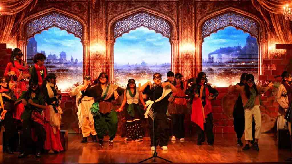 শিক্ষার্থীরা ঐতিহ্যবাহী হ্যারো টুপি ও পোশাক পরে। ছবি: বেঙ্গালুরুর হ্যারো স্কুল