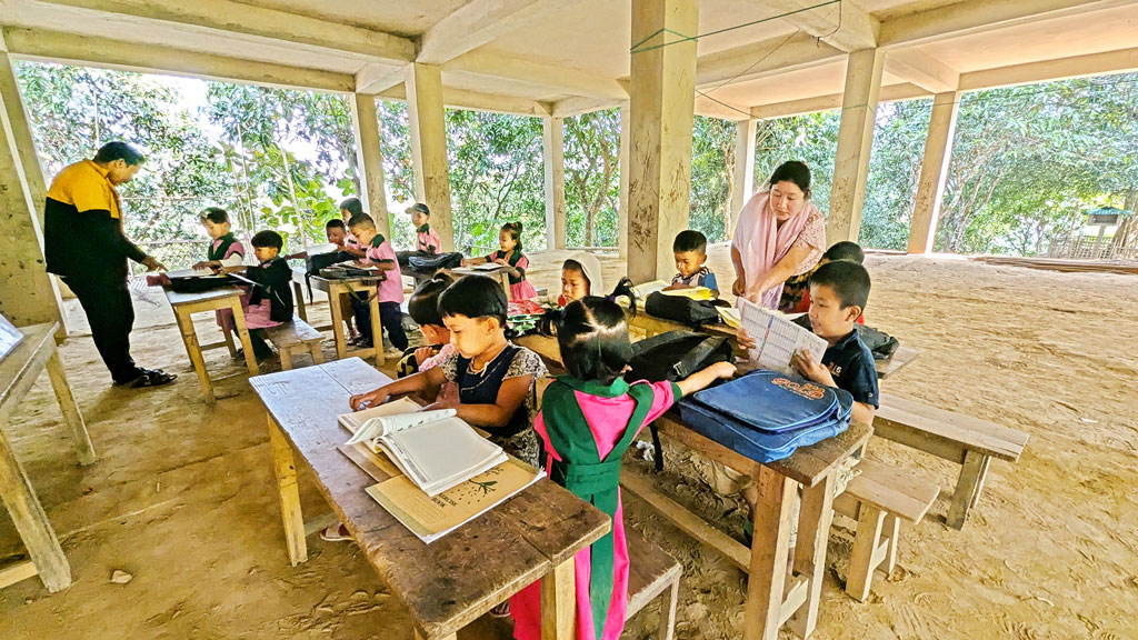 বান্দরবানের থানচি: নতুন স্কুলভবনও ‘পরিত্যক্ত’