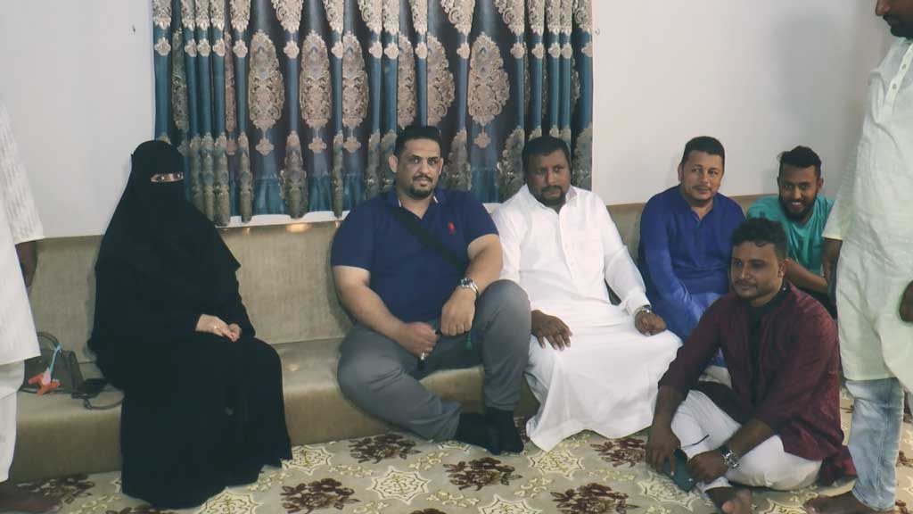 বাংলাদেশি বন্ধুর নতুন বাড়ি দেখতে মাদারীপুরে সৌদি দম্পতি