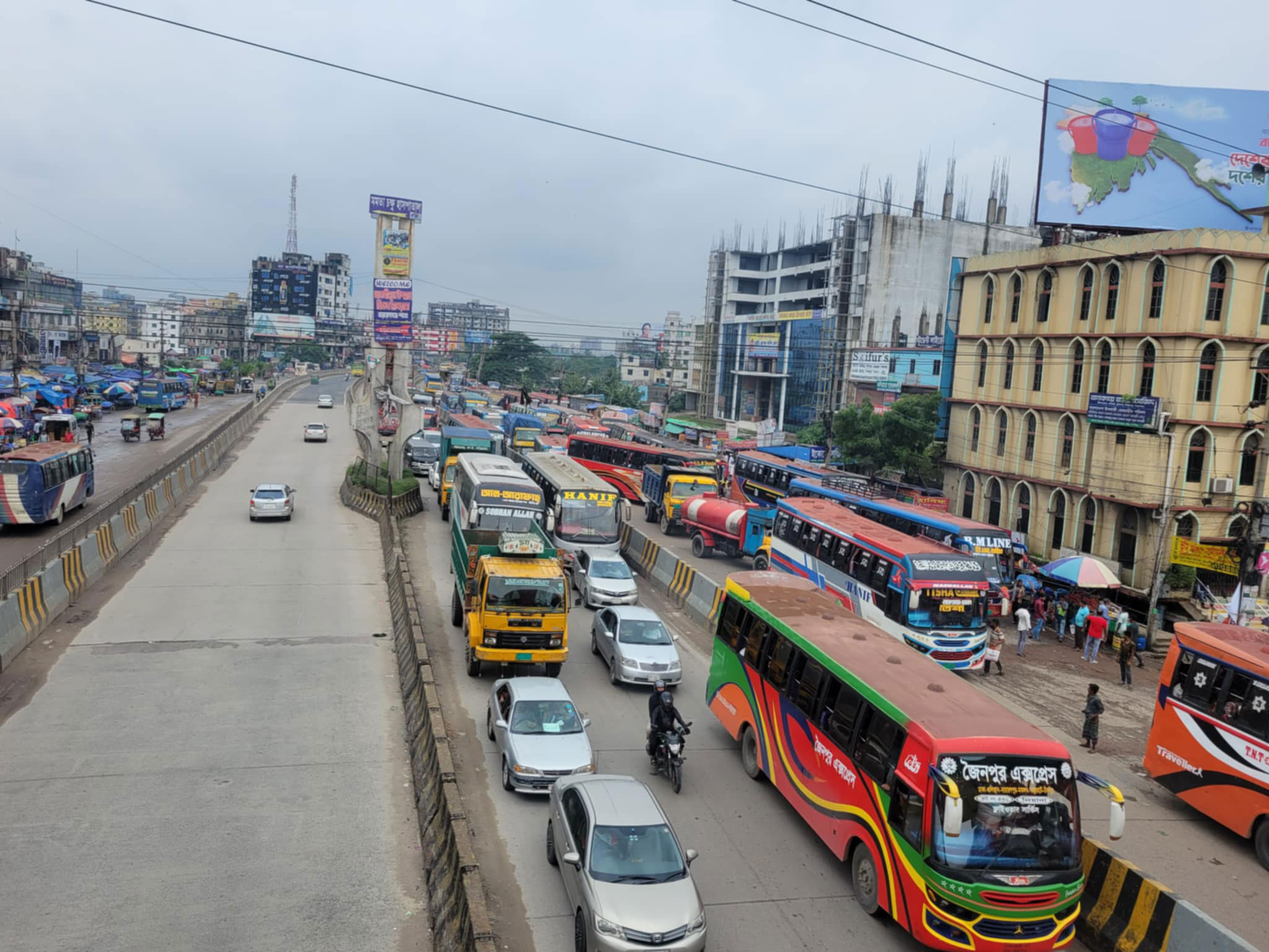 ঢাকা-চট্টগ্রাম মহাসড়কে যানবাহনের চাপ বাড়লেও নেই যানজট