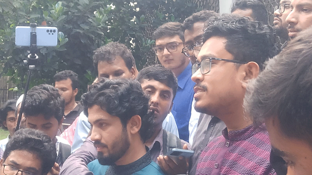 ঢাবিকে পলিটিক্যাল থেকে একাডেমিক ইনস্টিটিউটে পরিণত করতে চাই: ভিপি প্রার্থী সাদিক কায়েম