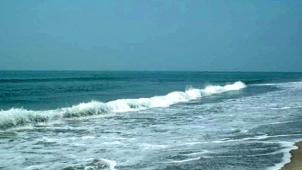 বাঁচাতে হবে সমুদ্রকে, যা আমাদের বাঁচিয়ে রাখে