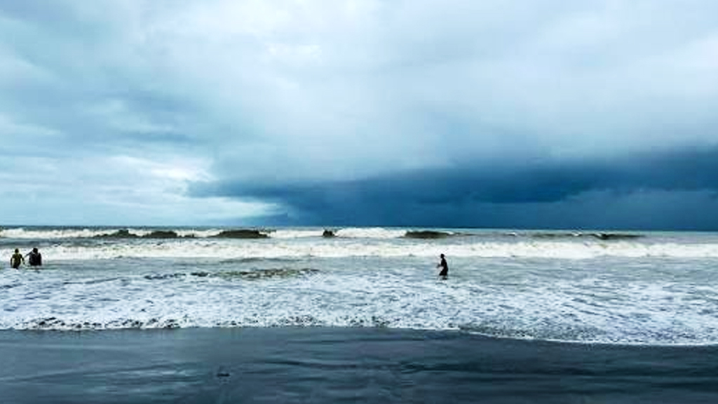 বঙ্গোপসাগরে লঘুচাপ: সারা দেশে বৃষ্টির পূর্বাভাস, দুই জেলায় বন্যার শঙ্কা