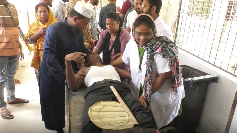 কুষ্টিয়ায় যাত্রীবাহী বাসের সঙ্গে সেনাসদস্যবাহী বাসের সংঘর্ষে নিহত ১, আহত ৩০