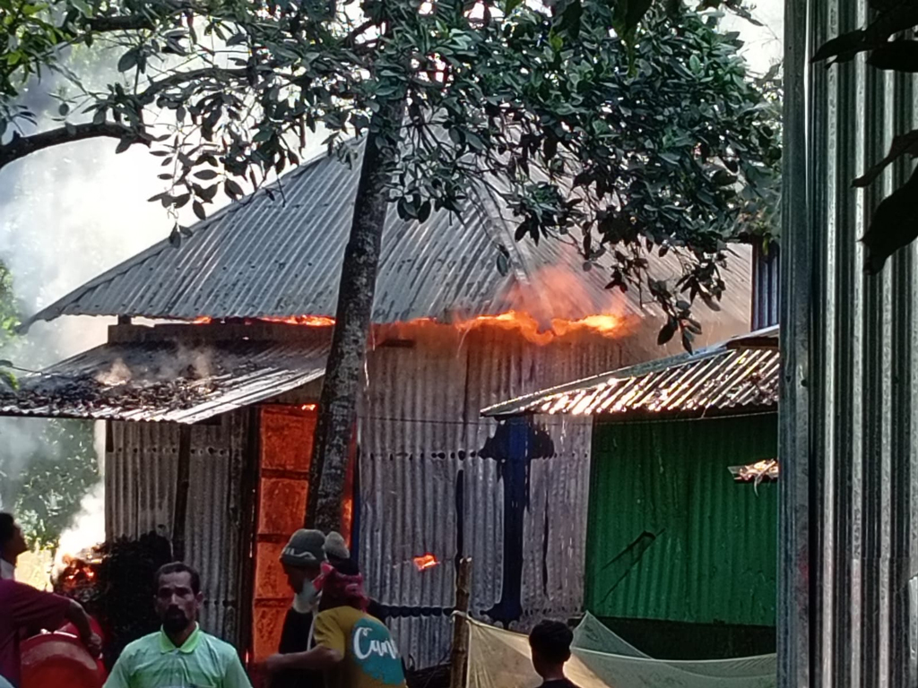 ফরিদপুরে বাজার নিয়ন্ত্রণ ঘিরে সংঘর্ষ-অগ্নিসংযোগ, আহত অন্তত ২০