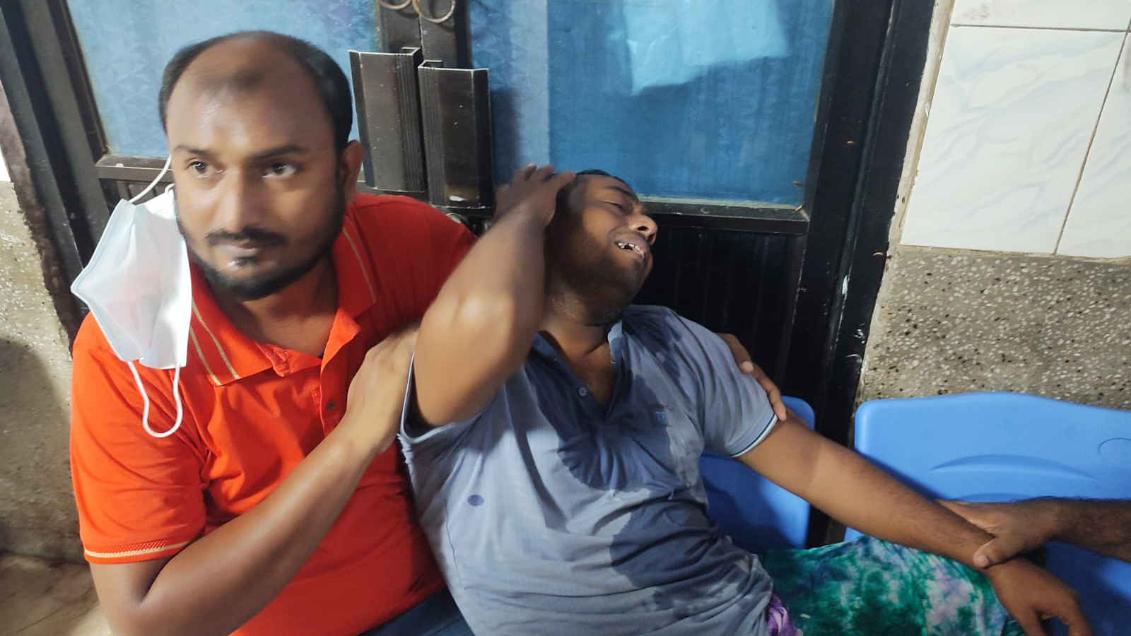 ইশরাকের আন্দোলনের মধ্যে নগর ভবনে কর্মচারীদের দুই পক্ষের সংঘর্ষ
