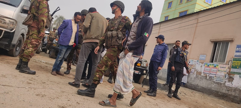 নারায়ণগঞ্জে বিএনপির দুই পক্ষের সংঘর্ষ—ককটেল বিস্ফোরণ, আটক ৮