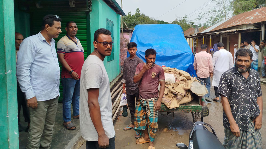 ওএমএসের চালসহ গাইবান্ধায় আ.লীগ নেতা গ্রেপ্তার