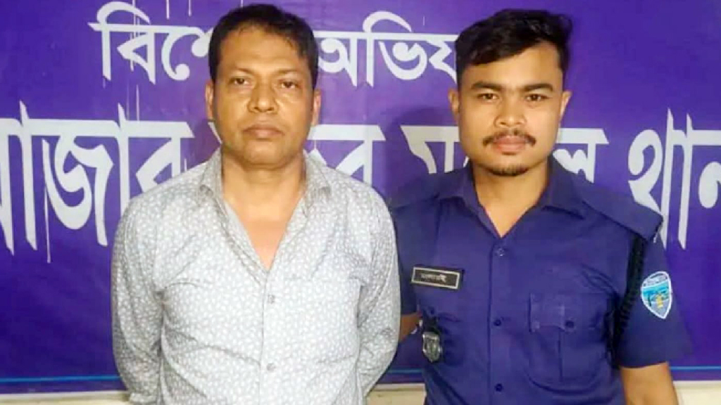 প্রধানমন্ত্রী-স্বরাষ্ট্রমন্ত্রীর নাম ভাঙিয়ে পর্যটককে শাসানো হোটেল সী-গালের সেই ব্যবস্থাপক গ্রেপ্তার