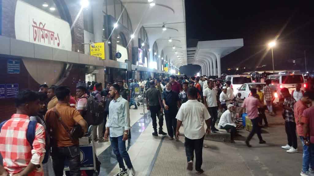 শাহজালাল বিমানবন্দরের মনিটরে নেই ফ্লাইটের শিডিউল, অনিশ্চিতায় প্রহর গুনছেন যাত্রীরা