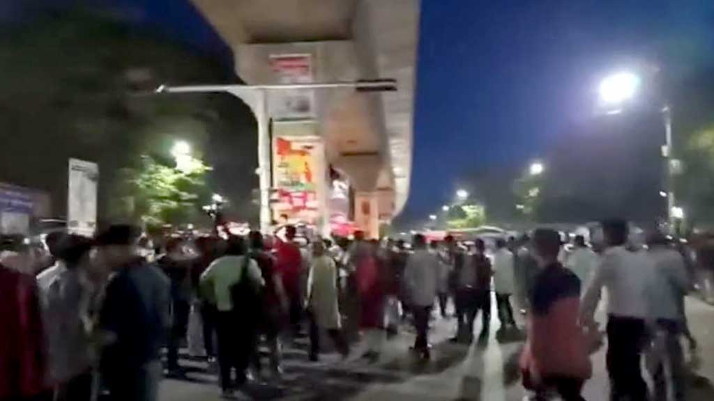 শাহবাগে শিক্ষার্থীদের সড়ক অবরোধ