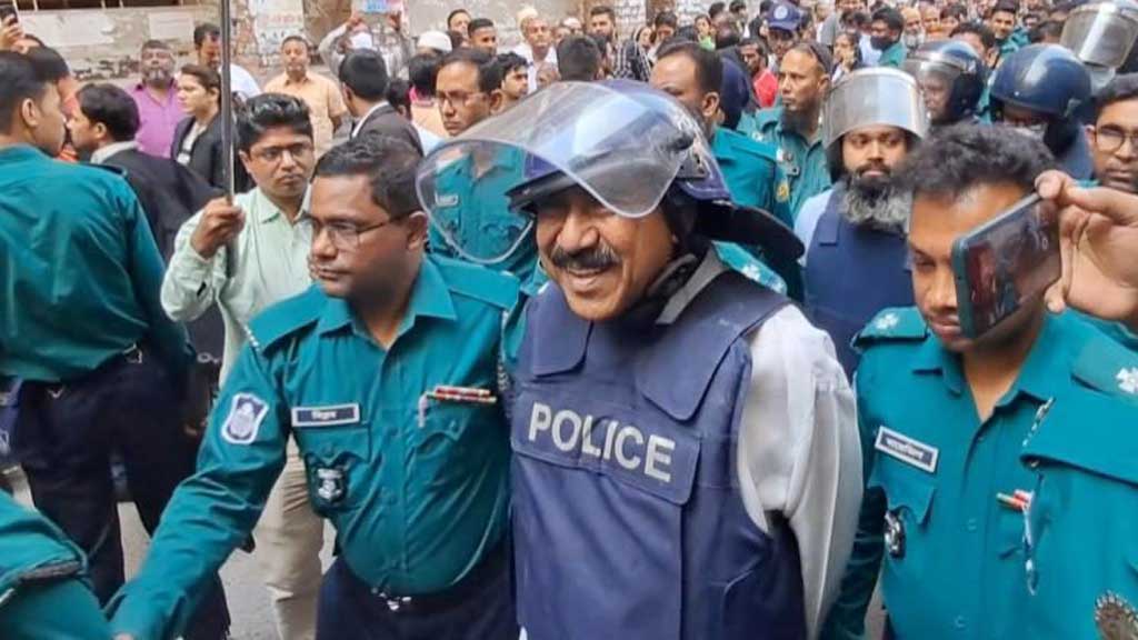ভুতুড়ে মামলায় বারবার আমাদের রিমান্ডে নিচ্ছেন কেন, পিপিকে শাজাহান খানের প্রশ্ন