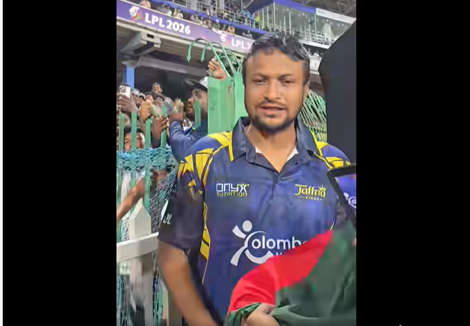 বাংলাদেশের পতাকায় সাকিবের অটোগ্রাফ দেওয়ার ঘটনা ভাইরাল
