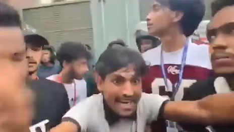 সচিবালয়ের সামনে ‘টাকা তুলে হাসিনাকে ফেরাব’ বলা তরুণসহ গ্রেপ্তার ৪
